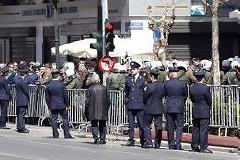 Αναγνώστης χαρακτηρίζει την παρέλαση ... για μοναχικούς