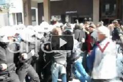 ΒΙΝΤΕΟ – ΠΑΤΡΑ: Τα ΜΑΤ ρίχνουν χημικά και χτυπούν πολίτες