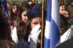 VIDEO: Μαθητές στην Καλλιθέα έψαλλαν τον Εθνικό Ύμνο με δάκρυα στα μάτια!