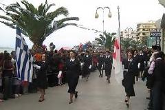Ειρηνικές διαμαρτυρίες στην παρέλαση στη Χαλκίδα
