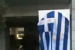 Θεσσαλονίκη--Σκέπασαν ττην είσοδο του Γερμανικού προξενίου με Ελληνική Σημαία