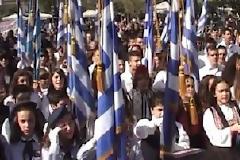 ΒΙΝΤΕΟ ΓΕΜΑΤΟ ΣΥΓΚΙΝΗΣΗ ΚΑΙ ΡΙΓΟΣ > Μαθητές με δάκρυα στα μάτια ψάλλουν τον ΕθνικόΎμνο!!!