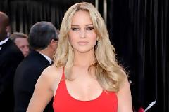 Jennifer Lawrence «Φάτε» την με τα μάτια!