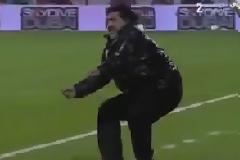 Η... πιρουέτα του Μαραντόνα! (Βίντεο)
