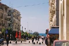 Το Πασχαλινό ωράριο καταστημάτων, ΑΝΑΛΥΤΙΚΑ