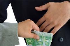 Στη φάκα 43χρονος για απάτες κατά ηλικιωμένων και λαθραία τσιγάρα στο Βουνάκι