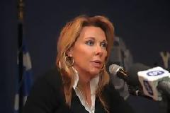 Εξώδικο στην Α. Δρέττα για χρέη από καύσιμα του αυτοκινήτου της
