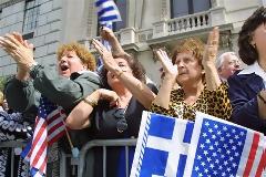 ΗΠΑ: Μεγαλειώδης η παρέλαση των Ελλήνων στη Νέα Υόρκη Την άνοιξε άγημα Ευζώνων της Προεδρικής Φρουράς