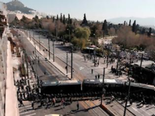 Φωτογραφία για Ελεύθεροι πολιορκημένοι!