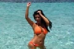 ΔΕΙΤΕ: Οι πιο καυτές εμφανίσεις της Kim Kardashian με μαγιό!!!