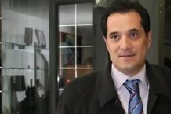 Γνωστή αοιδός τα 'βαλε με τον Άδωνη.Ποια;