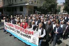 Συγκέντρωση δημάρχων στην πλατεία Κλαθμώνος