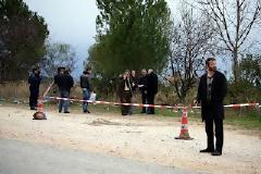 Εκτέλεσαν αλλοδαπό και πέταξαν το πτώμα του σε χωράφι στο Μενίδι