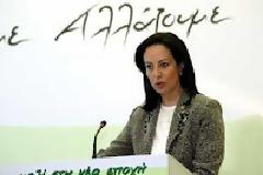 Η Αννούλα πήρε μαζί της μιση εκατοντάδα συμβούλους