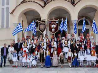 Φωτογραφία για 130 χρόνια το Λάβαρο του Παγκαλαβρυτινού ανοίγει την παρέλαση στην Πάτρα