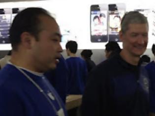 Φωτογραφία για Apple: τι γύρευε ο Tim Cook στην Κίνα;