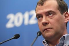 Μεντβέντεφ: Χρησιμοποιήστε το κεφάλι σας όταν μιλάτε για την Ρωσία