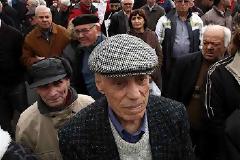 Περικοπή 12% στις κύριες συντάξεις άνω των 1.300 ευρώ...