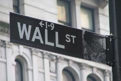 Ήπιες απώλειες στη Wall Street