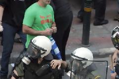 Επεισόδια έγιναν έξω από το Υπ. Εξωτερικών μεταξύ Δημάρχων και Αστυνομικών