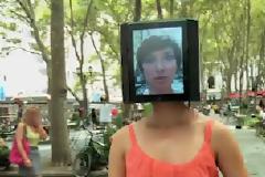 Το κορίτσι με το κεφάλι... iPad!