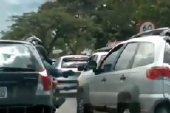 VIDEO: Όταν άνδρας μοτοσυκλετιστής εκνευρίζεται με γυναίκα οδηγό...