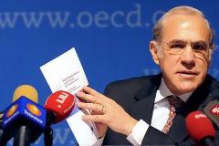 Κι ο ΟΟΣΑ χέρι - χέρι με την Τρόικα: Θέλει κι άλλες περικοπές μισθών!