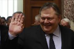 «Να συνέλθουν όσοι διεκδικούν τους δικούς τους ανεμόμυλους»