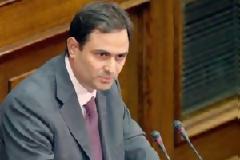Τι κάνει ο Σαχινίδης όταν ΠΑΣΟΚ και ΝΔ τσακώνοντα​ι για το χαράτσι της ΔΕΗ;