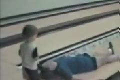 Bowling... το πιο επικίνδυνο άθλημα!