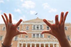 VIDEO: Αυτή είναι η δημοκρατία σας; Αποφασίζομεν και διατάσσομεν; ε;