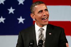 O Barack Obama τραγουδάει το `Sexy And I Know It`