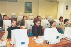 Φρένο σε πριμ και προαγωγές έως το 2015