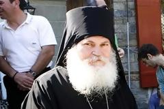 Ελεύθερος με εγγύηση 300.000 ευρώ ο ηγούμενος Εφραίμ