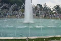 Tο πρώτο συντριβάνι στον κόσμο...που μεθάει τους επισκέπτες του...