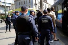Σε εξέλιξη η Σκούπα και συλλήψεις σε διαμερίσματα
