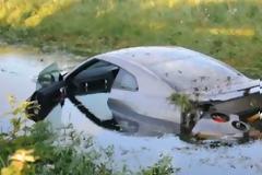 Ένα Nissan GTR έπεσε μέσα σε ποτάμι! Δείτε το βίντεο... (VID)