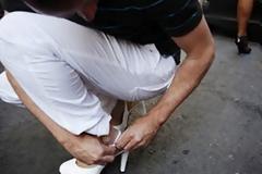 Ρέθυμνο: Δάσκαλος βγήκε στο μπαλκόνι ντυμένος γυναίκα