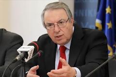 Στήριξη πρυτάνεων σε Μπαμπινιώτη