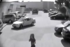 Απίστευτη αντίδραση οδηγού που του έπιασαν τη θέση parking! [video]
