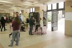 Έσπασαν την πόρτα της Νομικής