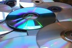Καβάλα: Είχε 342 «παράνομα» DVD μέσα στο μαγαζί του!