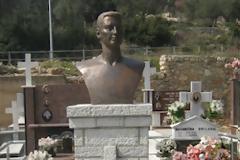 Έβγαλαν την προτομή του Αριστοτέλη Γκούμα...