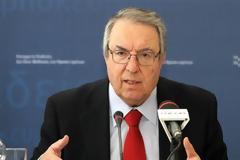 ΜΠΑΜΠΙΝΙΩΤΗΣ: ''ΔΕΝ ΥΠΟΧΩΡΩ ΟΥΤΕ ΒΗΜΑ''