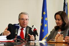 Ο Παπαδήμος αδειάζει Αννα και στηρίζει Μπαμπινιώτη