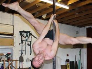 Φωτογραφία για ΑΠΙΣΤΕΥΤΟ: Ένας 53χρονος pole dancer... τα δίνει όλα!