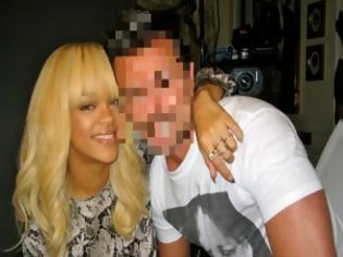 Φωτογραφία για Στην αγκαλιά της Rihanna βρέθηκε Έλληνας παρουσιαστής