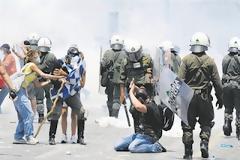 Προπόνηση σύγκρουσης, με αστυνομικούς ντυμένους αναρχικούς - Ντύθηκαν αντιεξουσιαστές και επιτέθηκαν σε προσομοίωση στους συναδέλφους τους