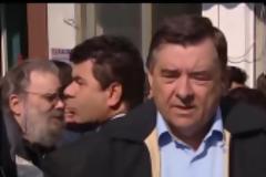 Βίντεο.Ο Καρατζαφέρης μοιράζει μακαρόνια