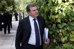 Από ποιον θα φάει ξύλο ο Χρυσοχοϊδης;